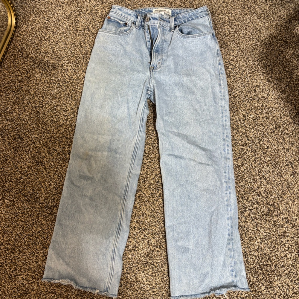 Abercrombie & Fitch The ‘90s Relaxed Jean High Rise